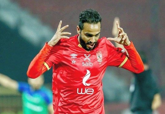 نجم النادي الأهلى  كهربا  يحتفل بأول أهدافه فى الدوري الممتاز