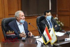 وزير الشباب الرياضة ويبحث آخر الاستعدادات الطبية والإجراءات الاحترازية