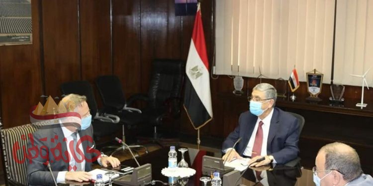 سفير الدنمارك يبحث مجالات التعاون وزيادة الاستثمار مع وزير الكهرباء والطاقة المتجددة