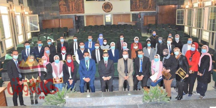 محافظ الغربية يكرم ٤١ شاب وفتاة من فريق متطوعي الغربية بديوان عام المحافظة