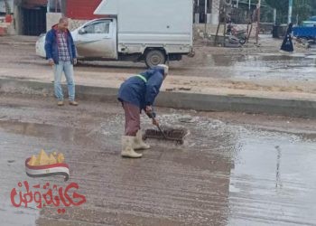 امطار غزيره على مدن البحيره ورؤساء المدن في الشوارع لمتابعه شفط المياه