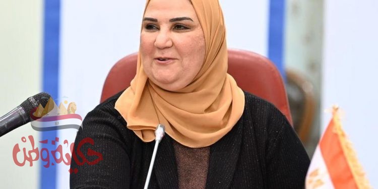 وزيرتا التضامن الاجتماعي والبيئة ومحافظ المنيا يفتتحون مشروع إنشاء ٦٠ وحدة بيوجاز منزلي