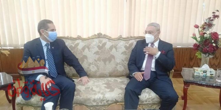 محافظ الغربية ونائبه يهنئان رئيس جامعة طنطا الجديد.