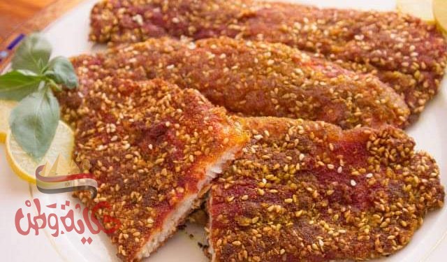 شرائح السمك الفيليه المقلي بالسمسم