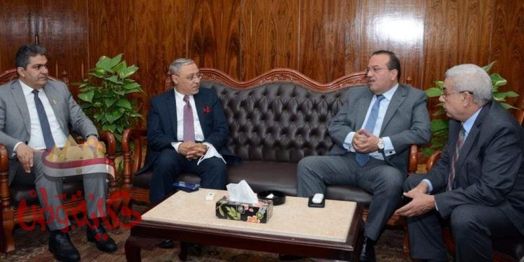 الدكتور مجدى سبع يهنئ الدكتور محمود ذكى لتعيينه رئيسًا لجامعة طنطا