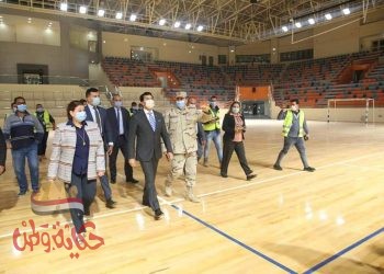وزير الشباب والرياضة يتفقد الصالة المغطاة ببرج العرب