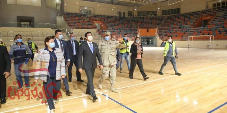 وزير الشباب والرياضة يتفقد الصالة المغطاة ببرج العرب