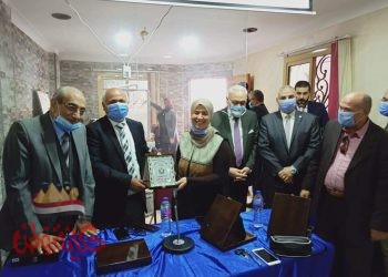 وكيل وزارة الصحة بالغربية يكرم مديرة الإدارة الصحية أول المحله ورئيس الوقائي 