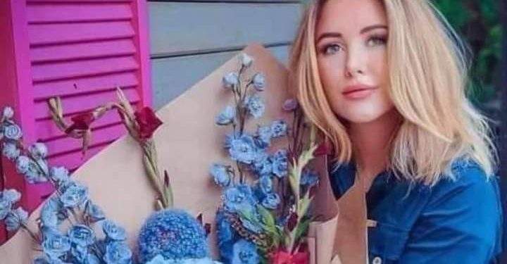 صورة بها شخص بعتب