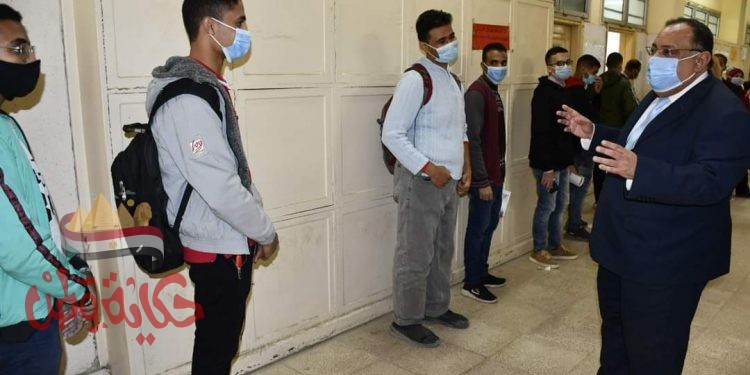 رئيس جامعة حلوان يطمئن على سير الجولة الأولى لانتخابات الاتحادات الطلابية