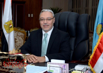 صورة بها شخص الجامعات