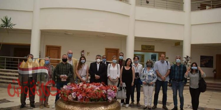 محافظ البحر الأحمر يستقبل وفدا إعلاميا صربيا