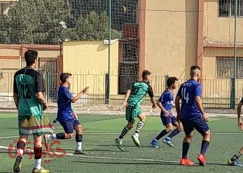 منافسات قوية _ والشرابية ومركز شباب كفر الشرفا يتصدرا المشهد بالأهداف بالإسبوع 9 لدورى مراكز الشباب لكرة القدم فى نسخته 8 بالقاهرة كتبت: نجلاء يعقوب برعاية السيد الوزير الأستاذ الدكتور اشرف صبحى وزير الشباب والرياضة تشهد مباريات الدور الثانى فى الإسبوع التاسع للنسخة الثامنة لدورى مراكز الشباب منافسات قوية وسط إجراءات إحترازية مشددة وأكد د: سيد حزين وكيل الوزارة مدير المديرية ان المديرية تتخذ كافة الإجراءات الإحترازية والمتابعة على مدار الساعة لكافة مراكز الشباب والهيئات الرياضية على مستوى القاهرة من خلال جولات شاملة ومتابعة على مدار الساعة لتلك الإجراءات وأعمال التعقيم والتطهير لكافة الملاعب وصالات الأنشطة والمكاتب والمنشئات بالكامل لضمان السلامة والوقاية ضد فيروس كورونا المستجد Covid19 وبمتابعة إعلامية أكد جمال مصرى مديرعام المركز الإعلامى بالمديرية متابعة النتائج الخاصة بالمباريات والتى تتم بالتعاون مع أسرة المكتب الفنى برئاسة د/سهى نبيل / أ / نور محمد عبدالغفار / د/سماح عطية / د/سحر محمد عبدالله أ / أسماء احمد فؤاد د/ أيمن إبراهيم حسين / وأكد مصرى /أن الأسبوع التاسع شهد منافسات قوية وأداء مشرف تميز بغزارة الأهداف وجاء فى مقدمة النتائج بنتيجة 2/7 لصالح مركز شباب الشرابية × عزبة النخل _ وتأتى نتيجة مميزة أيضابفوز مركز شباب كفر الشرفا بنتيجة 7 × 0 مركز شباب السيدة زينب ليتصدرا المشهد باكبر عدد من الأهداف والمراكز الأكثر تهديفا نتائج قوية ومنافسات رياضية ولاأروع والتى أقيمت على ملاعب مراكز شباب العاصمة الجزيرة _ حلوان الجديدة _ زينهم الأميرية _ المعادى الجديدة _ المعادى 77 _ عين الصيرة والتى تعد صورة حضارية للتحديث والتطوير وصورة ولااروع فى ظل دعم كامل للتطوير لمراكز الشباب والتى لم تشهدها عبر تاريخها وأكد د: سيد حزين وكيل الوزارة كل الدعم لكافة الوان النشاط لشباب العاصمة ورياضييها فى المجالات كافة موجها جزيل الشكر والتقدير لمعالى الوزير الدكتور أشرف صبحى وزير الشباب والرياضة للدعم الكامل والشامل للشباب والرياضة بمصر بصفة عامة وشباب القاهرة بصفة خاصة مؤكدا استمرار كافة الجولات والمتابعة على مدار الساعة وتطبيق كافة الإجراءات الإحترازية والمضى قدما فى أعمال الصيانة والتطهير والتطوير لصورة تشهدها كافة مراكز شباب العاصمة المصرية القاهرة