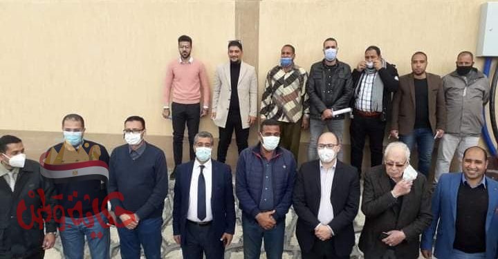 محافظ البحيرة يتابع تسليم