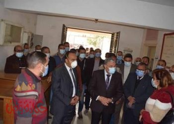 محافظ المنيا يتجول فى عدد من