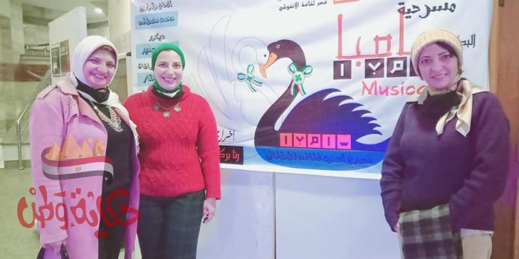 شمعة تضئ الفن بالأسكندرية