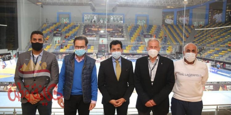 وزير الشباب والرياضة يشهد