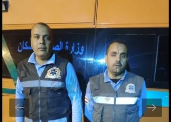 موظف اسعاف وسائق يسلمان