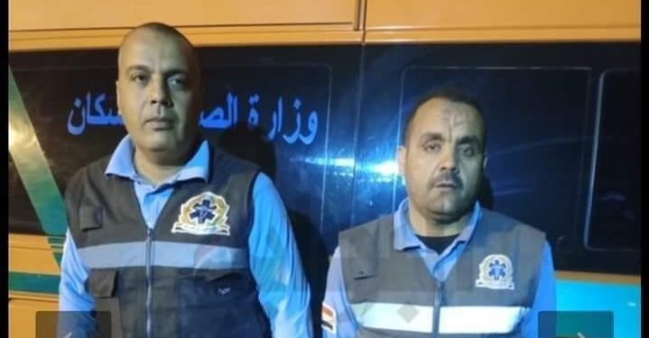 موظف اسعاف وسائق يسلمان