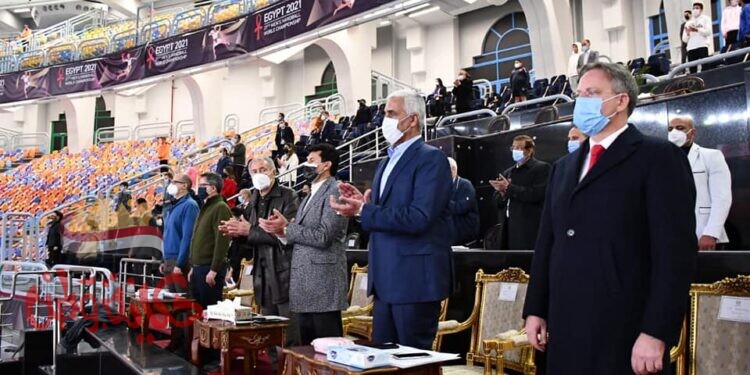 وزير الرياضة يشهد مباراة