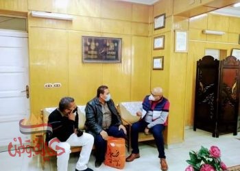 وكيل صحة بني سويف يقابل والد الطفل المصاب بخلل مناعي