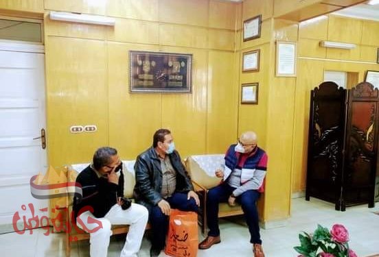 وكيل صحة بني سويف يقابل والد الطفل المصاب بخلل مناعي