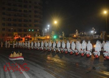 القوات المسلحة تبدأ أعمال التطهير والتعقيم للمناطق بين المواطنين .