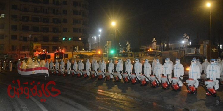 القوات المسلحة تبدأ أعمال التطهير والتعقيم للمناطق بين المواطنين .