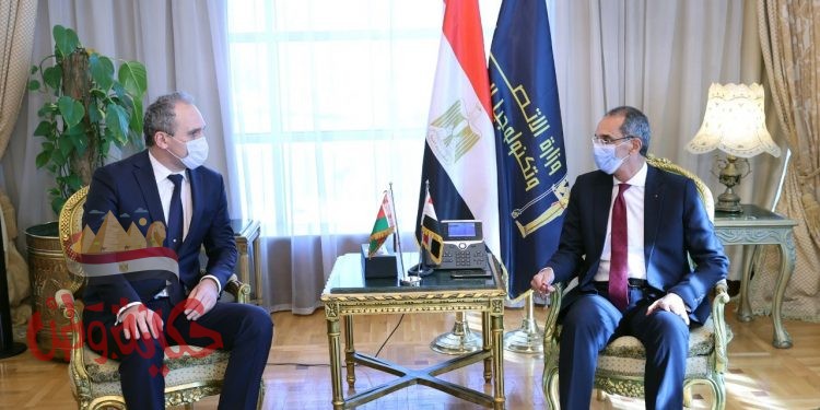 وزير الاتصالات