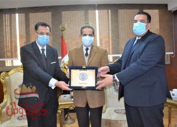 محافظ الغربية يستقبل رئيس مجلس إدارة دار التحرير للطباعة والنشر ورئيس تحرير جريدة الجمهورية لتعزيز سبل التعاون.