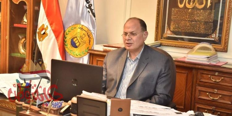 محافظ أسيوط يشارك فى اجتماع وزير التنمية المحلية بالمحافظين لبحث تطوير وتنمية قرى الظهير الصحراوى