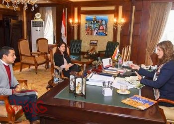 بعد نجاح عملهم الفني الوطني مكرم : تتفق مع مغنيين مصريين بالخارج لإطلاق الأغنية الرسمية لـ “اتكلم عربي”