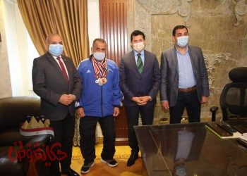 وزير الرياضة يدعم “الحديدي” بطل ألعاب القوي لذوي القدرات الخاصة