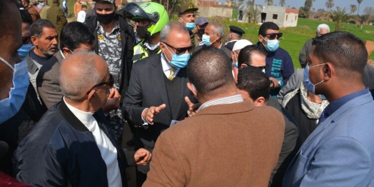 محافظ القليوبيه يشهد استلام قطعة أرض لإقامة محطة معالجة صرف صحي ببرشوم