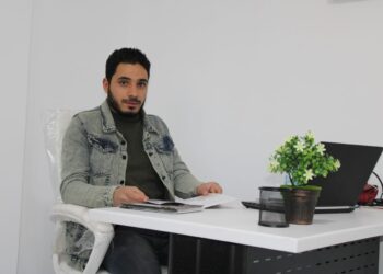 الكاتب أحمد شرف