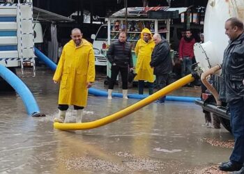 متابعة كسح مياه الأمطار بأبوحمص