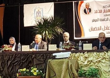 محافظ بورسعيد يبحث استعدادات جامعة بورسعيد للامتحانات مع مجلس الجامعة