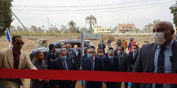 وزير التموين ومحافظ المنيا يفتتحان 3 مراكز مطورة لخدمات المواطنين