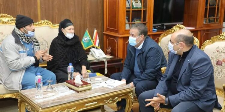 المنوفية يلتقي بعدد من الحالات الإنسانية ويقرر صرف مساعدات مالية عاجلة
