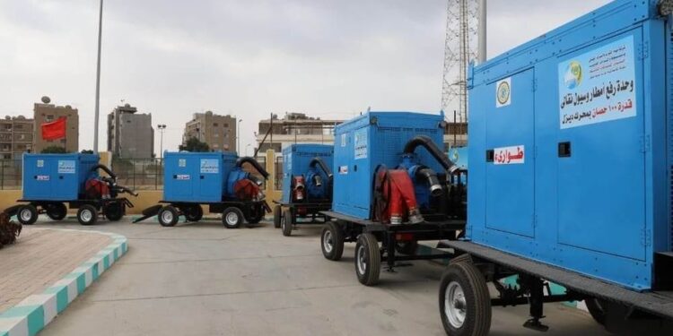 محافظ أسيوط يشهد اصطفاف معدات شركة مياه الشرب