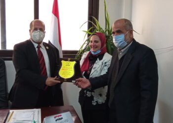 تكريم اللواء أشرف بهجت رئيس حي ثان المنتزه