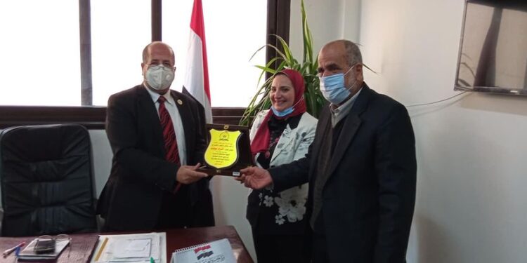 تكريم اللواء أشرف بهجت رئيس حي ثان المنتزه