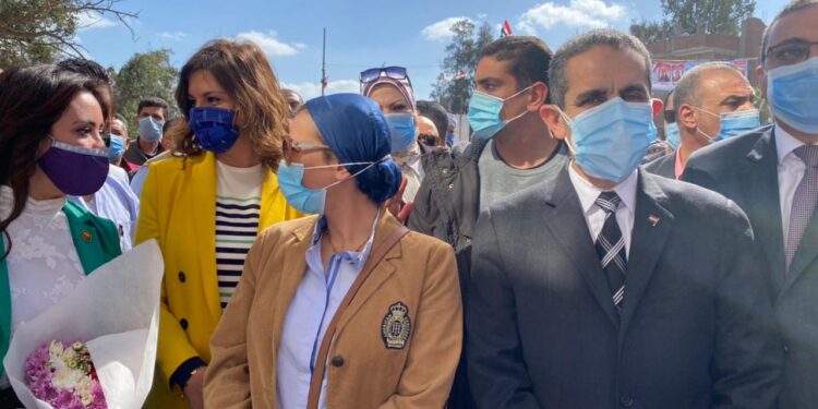 وزيرتا البيئة والهجرة فى جولة تفقدية لقرية صفط تراب