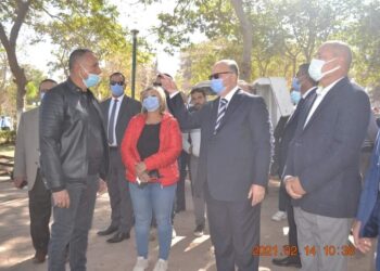 محافظ القاهرة يتفقد أعمال تطوير حديقة الطفل