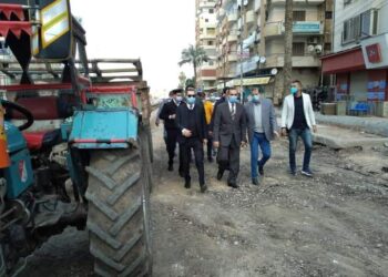 محافظ كفرالشيخ يتفقد بدء رصف طريق سخا وتطوير الشوارع والمحاور الجديدة
