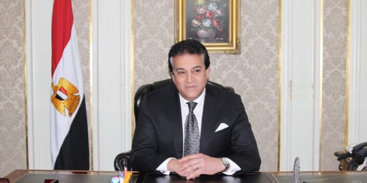 وزير التعليم العالى ينعى الدكتور أكرم العوضى رئيس جامعة حورس