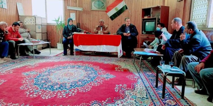 مناقشة اهم الاعمال باجتماع مديري الجمعيات ورؤساء الاقسام بابشواي الزراعيه .