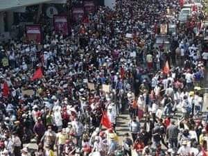 .احتجاجاتهم لثامن يوم على التوالي.