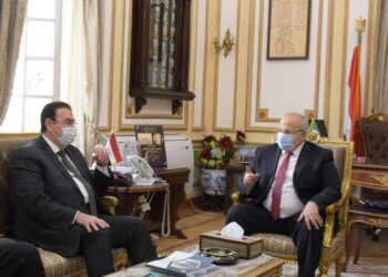 رئيس جامعة القاهرة يجتمع مع قيادات الشركة المنفذة لجامعة القاهرة الدولية للتأكيد على سرعة إنجاز المشروع