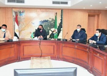 محافظ الفيوم يؤكد على سرعة تلقى الفرق والأطقم الطبية لقاح كورونا